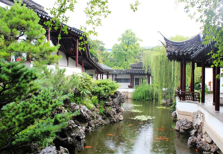 五-1 瞻園曲折多變的水面.jpg