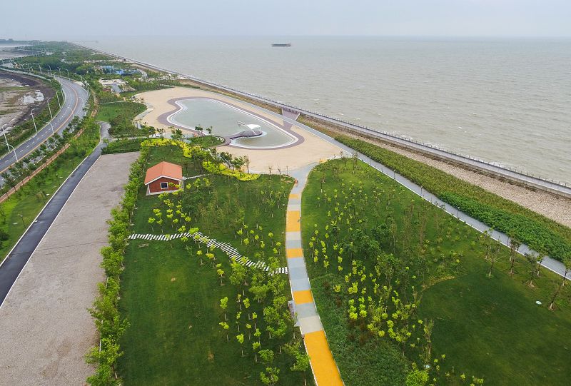 %E6%BF%B1%E6%B5%B7%E5%86%8D%E6%B7%BB%E7%B6%A0%E5%B8%B6-%E6%9D%B1%E5%A0%A4%E5%85%AC%E5%9C%92%E5%BB%BA%E6%88%90 (1).jpg